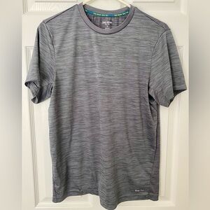 Men’s Tek Gear Short Sleeve Tee; Size Small; Like New